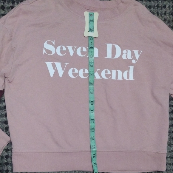 Arizona Jean Company Vintage Pink and Maroon Crew Neck Sweater - Picture 8 of 9